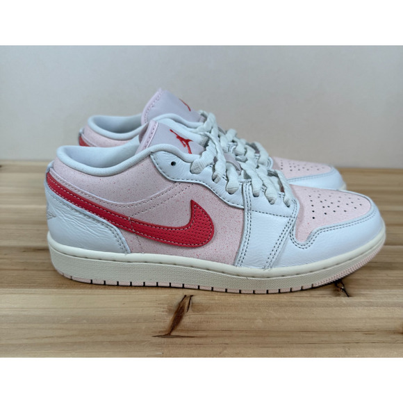 Air Jordan 1 Low SE sneakers Strawberry Milkshake IB8156-133 Womens 8 White Pink